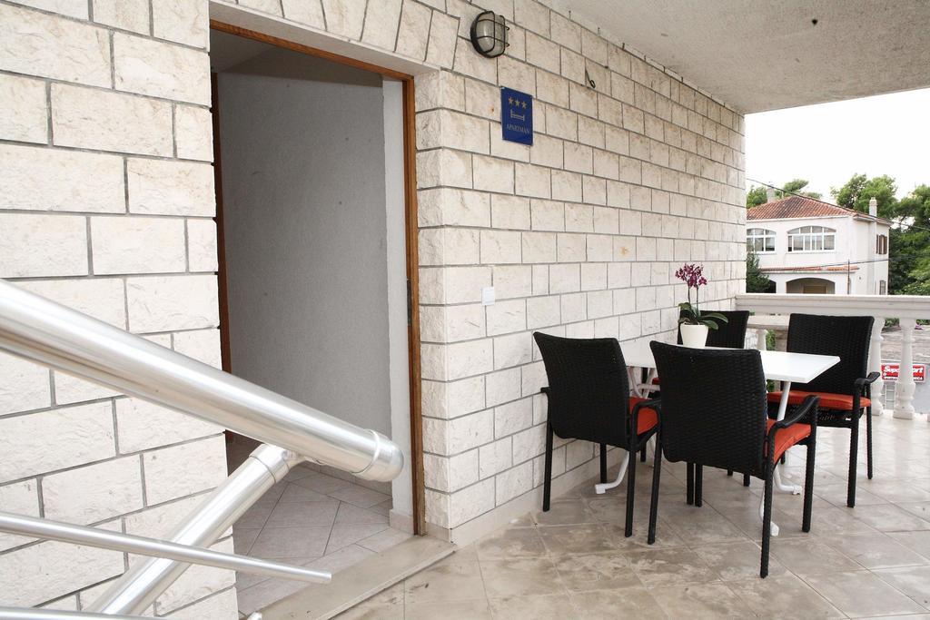 Castello Apartment *
