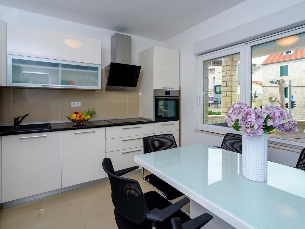 Castello Apartment *