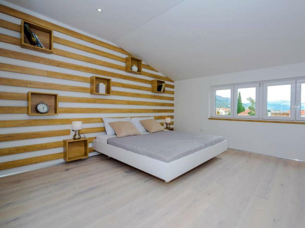 Castello Apartment